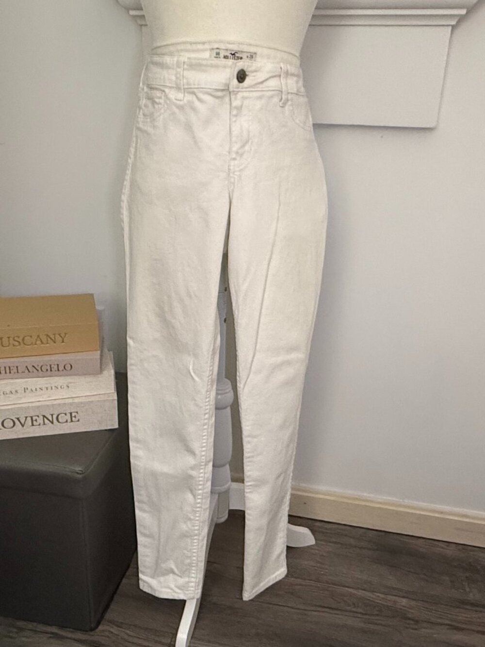HOLLISTER WHITE ANKLE SKINNY JEANS — SIZE 29
